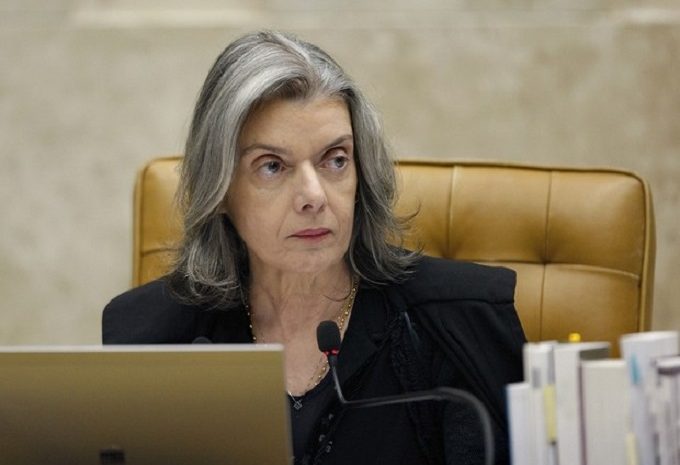  Ministra julga inviável HC em favor de Sara Giromini