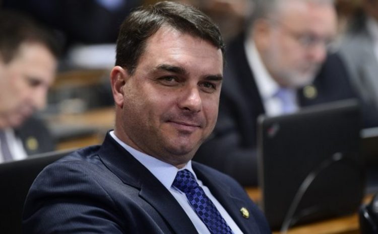  STF usou Francischini para mandar recado ao presidente, diz Flávio Bolsonaro 