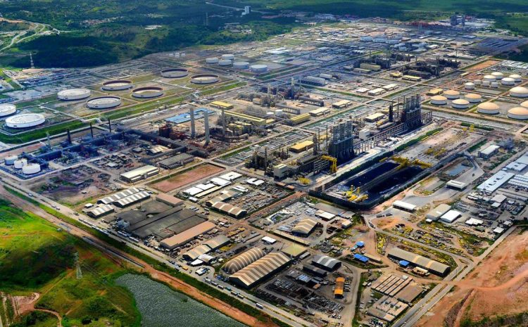  Fux suspende julgamento virtual sobre venda de refinarias da Petrobras