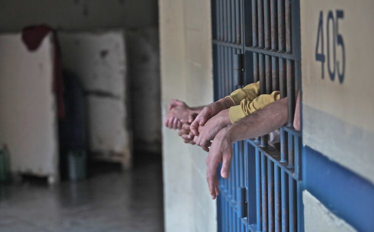 Casos de Covid-19 nos sistemas prisional e socioeducativo passam de 50 mil