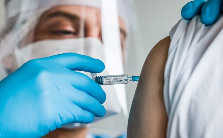 Recusar vacina pode gerar demissão por justa causa, aponta MPT