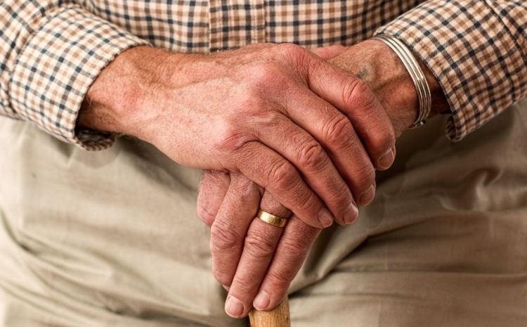  Fixar idade de aposentadoria compulsória antes de lei nacional é inconstitucional