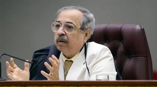  ‘SERIA COMO UM PRÊMIO’: STJ impede magistrada acusada de corrupção de se aposentar antes de condenação penal