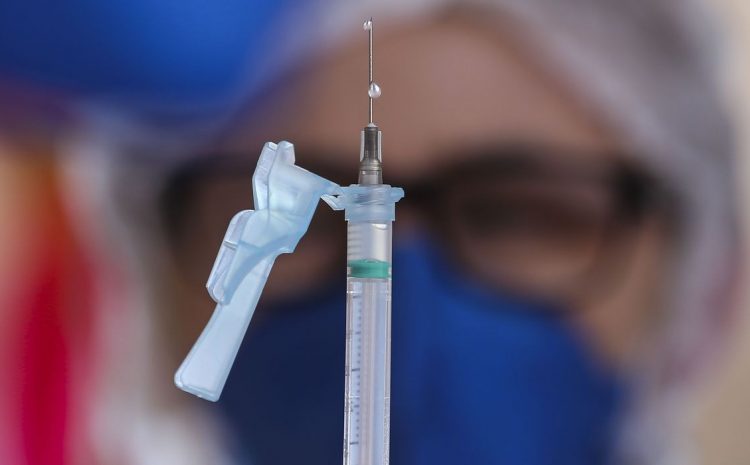  MP investiga pessoas que tomaram até quatro doses de vacina da Covid-19