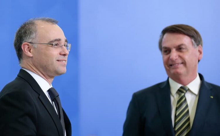  Bolsonaro indica André Mendonça para ministro do STF