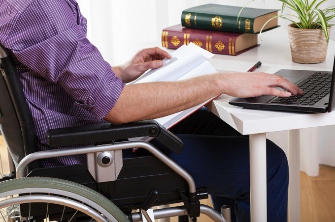  Banco é responsável por não adaptar condições e metas para empregado com deficiência