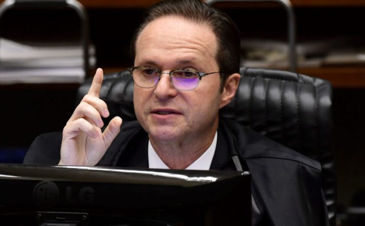  Ministro do STJ cassa liminares e nega liberdade a juízes do TJ-ES acusados de venda de sentenças