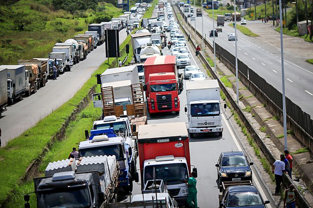 EM 17 ESTADOS:  Justiça proíbe bloqueio de rodovias por caminhoneiros