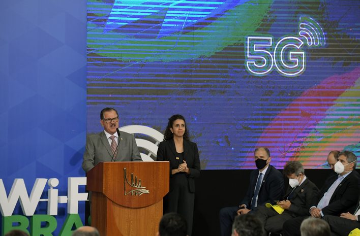  Na assinatura de autorização do 5G, presidente do STJ diz que tecnologia vai revolucionar a Justiça