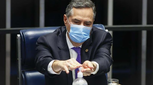  Barroso determina a exigência de comprovante de vacina para quem vem do exterior