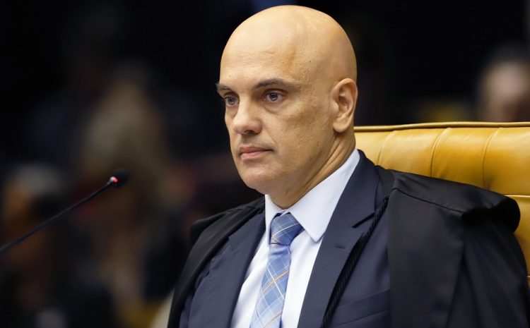  Moraes dá 10 dias para diretor-geral explicar trocas na PF