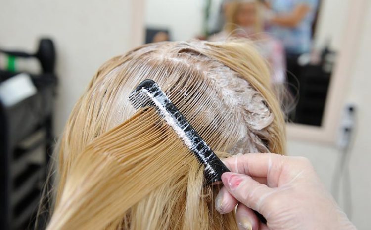 Cabeleireira é condenada por manchar cabelo de cliente e não realizar serviços contratados