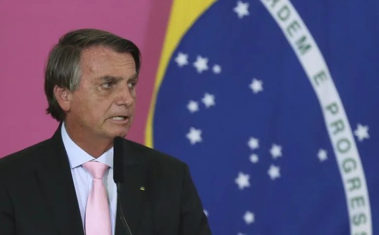  Bolsonaro sanciona lei que prevê retorno de grávidas ao trabalho presencial