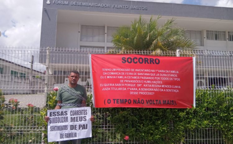  Acorrentado em frente ao fórum, homem cobra juíza por decisão em processo de inventário que “já dura 37 anos”