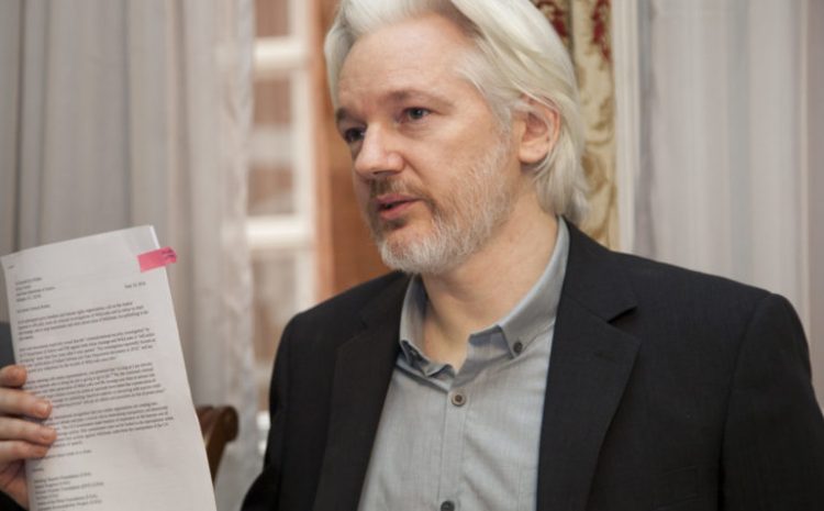  Justiça rejeita recurso de Assange contra sua extradição