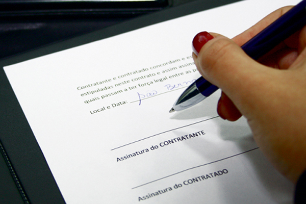  Justiça invalida PDV de empregado induzido a assinar documento