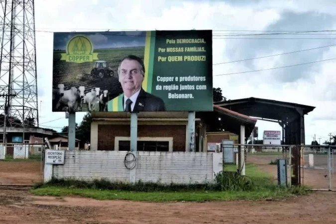  Ministro do TSE nega novamente pedido para retirar outdoors a favor de Bolsonaro em MT