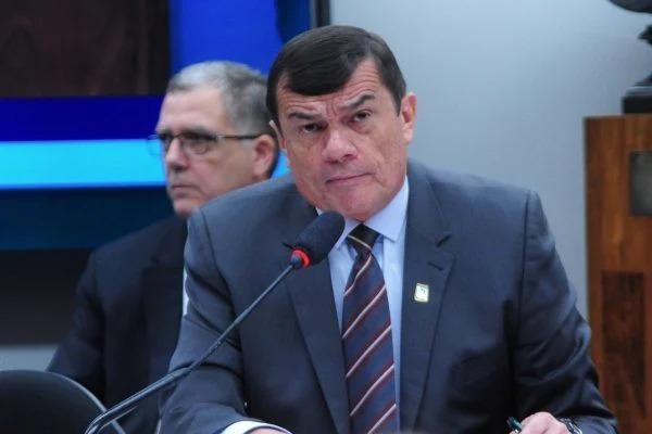  Ministro da Defesa pede reunião com TSE para “dirimir divergências”