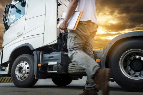  Motorista de caminhão sujeito a jornada exaustiva tem direito à indenização por dano existencial￼