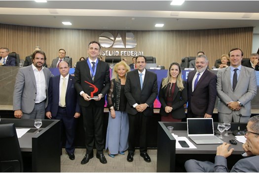  OAB homenageia presidente do Congresso Nacional com a Medalha Raymundo Faoro 