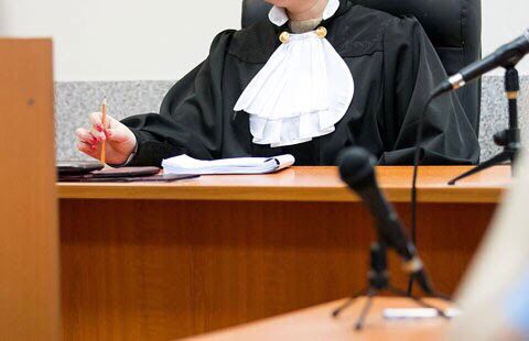  “MUNDO ESTÁ CHATO”: Advogado é advertido em audiência por atitudes misóginas contra juíza e advogada em Goiás