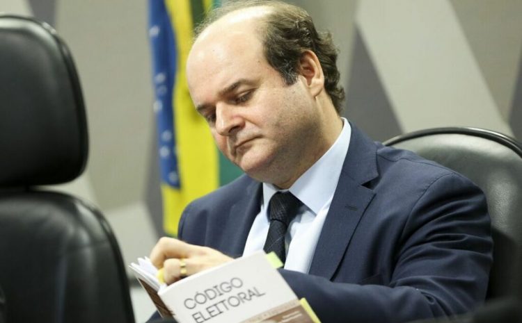  Advogado da campanha de Bolsonaro admite pedir perícia após eleição