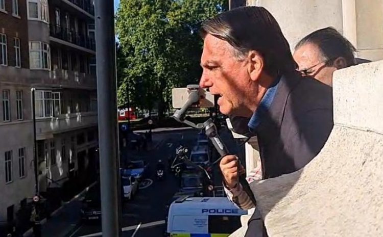  Ministro do TSE proíbe Bolsonaro de usar imagens de discurso em Londres em propaganda