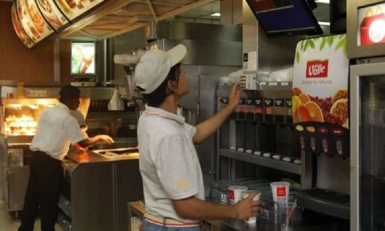  Homologado acordo que beneficiará 1,2 mil atendentes do McDonald’s