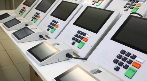  SEM IRREGULARIDADES: Defesa diz que relatório das Forças Armadas não encontrou fraude nas urnas eletrônicas