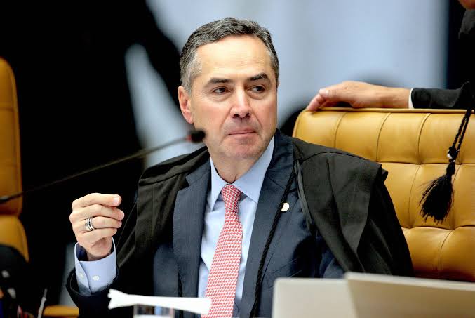  Alvo de protesto em SC, Barroso lamenta e diz que “democracia impõe a todos cidadãos o respeito ao resultado das urnas”