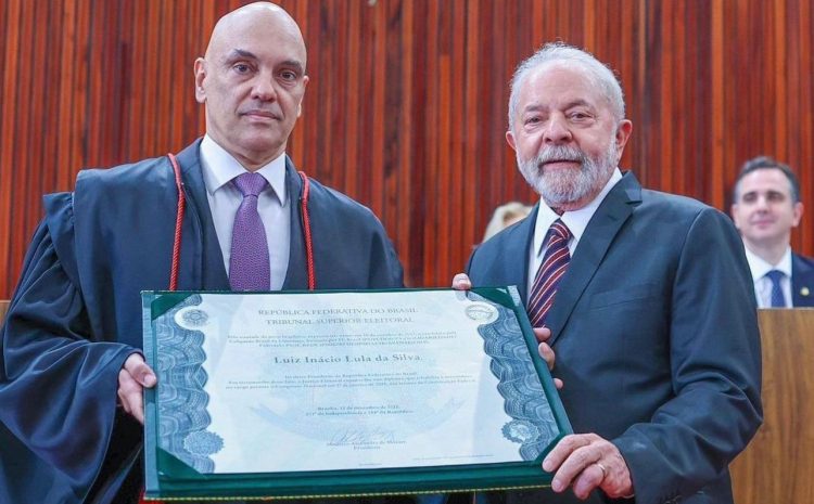  ELEITO E DIPLOMADO : Ao receber diploma, Lula diz que democracia no país foi “reconquistada”
