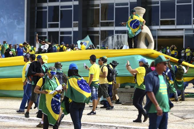  ‘LEVANTES GOLPISTAS’: OAB condena ataques as sedes dos Três Poderes em Brasília