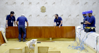  STF EM RECONSTRUÇÃO : Após perícia, trabalhos de recuperação do Plenário e restauração de obras são iniciados