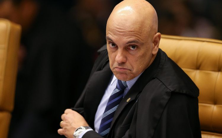  8/1: Moraes vota para condenar réu que destruiu relógio a 17 anos