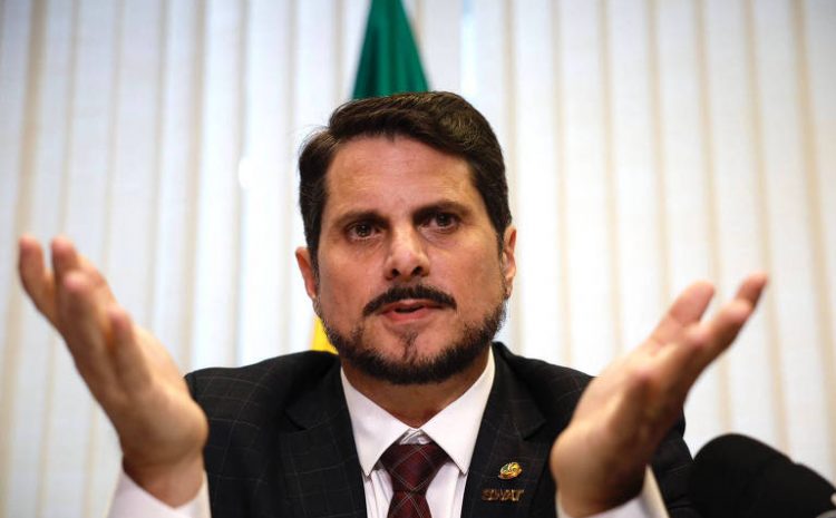  ‘VERSÕES ANTAGÔNICAS’ Moraes abre investigação contra senador por suposto plano golpista