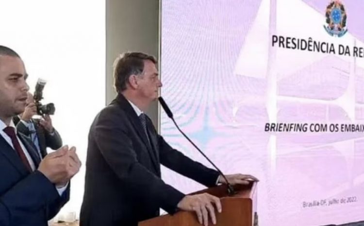  ‘EXTRAPOLOU LIMITES’: Moraes nega recurso de Bolsonaro contra multa imposta por reunião com embaixadores