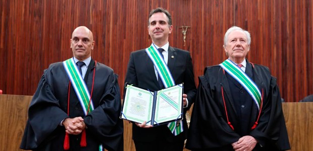  MEDALHA DO MÉRITO: Pacheco é homenageado no TSE por atuação em defesa da democracia durante eleições