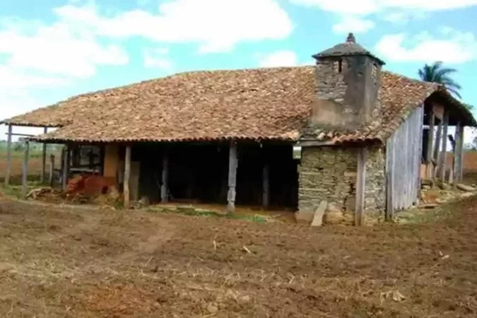  Homem é condenado a indenizar município por demolir o próprio imóvel tombado em MG