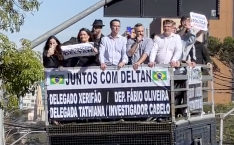  Dallagnol reclama da cassação em desfile praticamente sozinho pelas ruas de Curitiba