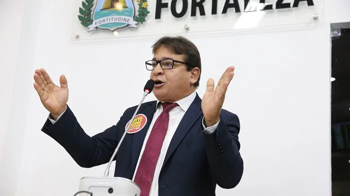  Justiça do Ceará decide que vereador acusado de atropelar mulher não vai responder por tentativa de feminicídio; entenda