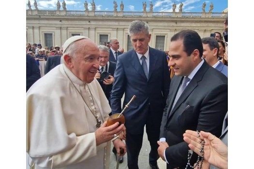  Papa recebe comitiva de advogados brasileiros pela primeira vez