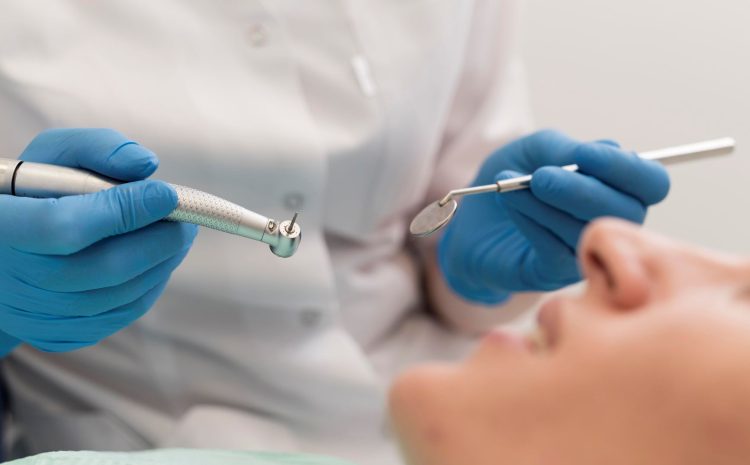  Cirurgião dentista realiza acordo no TRT-11 de R$ 160 mil após alegadas violações de direitos trabalhistas