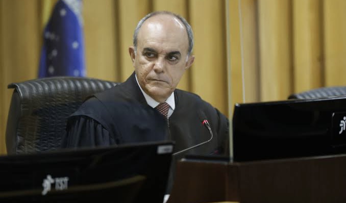  NÃO CABE READEQUAÇÃO: Advogados que obtêm redução de jornada por via judicial devem receber salário integral e não por hora, diz TST