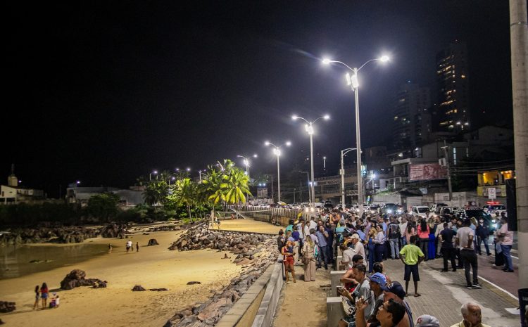  Prefeitura entrega nova iluminação da Praia dos Artistas