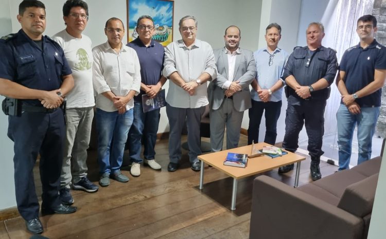  Álvaro Dias debate plano de cargos da Guarda Municipal com Sindicato