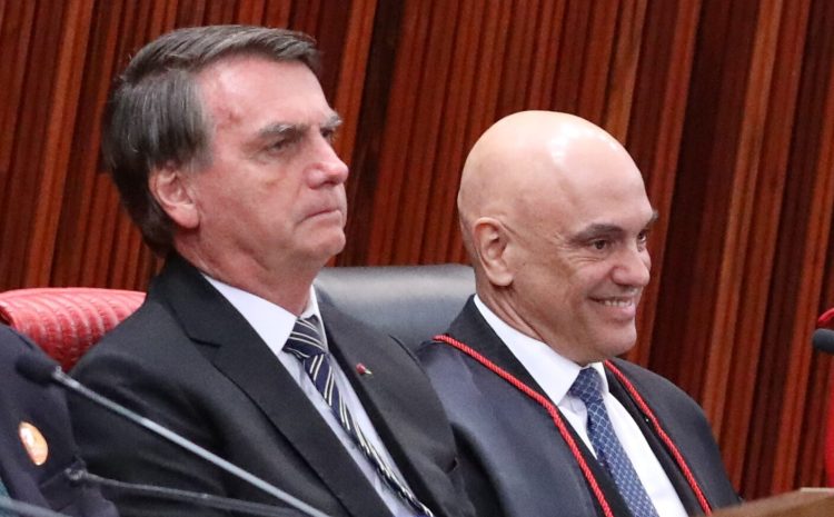  Alexandre de Moraes determina depoimento de Bolsonaro à Polícia Federal