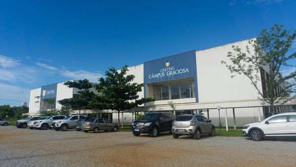  TO: Justiça obriga escola a antecipar certificado de ensino médio para que aluna possa fazer matrícula em universidade