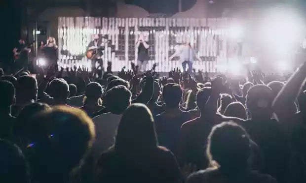  Justiça de MG nega vínculo de emprego entre cantores e igreja