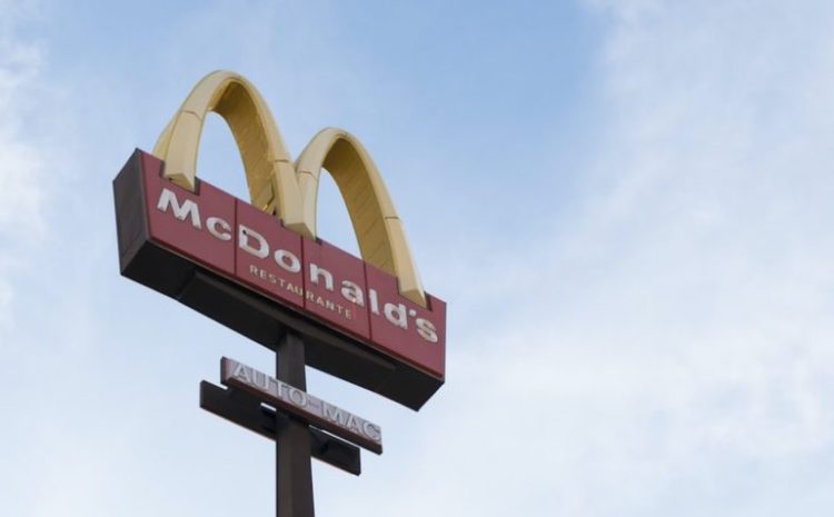  ‘PERIGOSO PARA MENORES’: TST condena McDonald’s em R$ 2 milhões por trabalho de adolescentes em chapas e fritadeiras