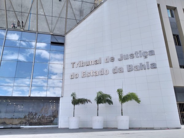  Justiça da Bahia obriga cidade a dar fraldas para criança com problemas de saúde